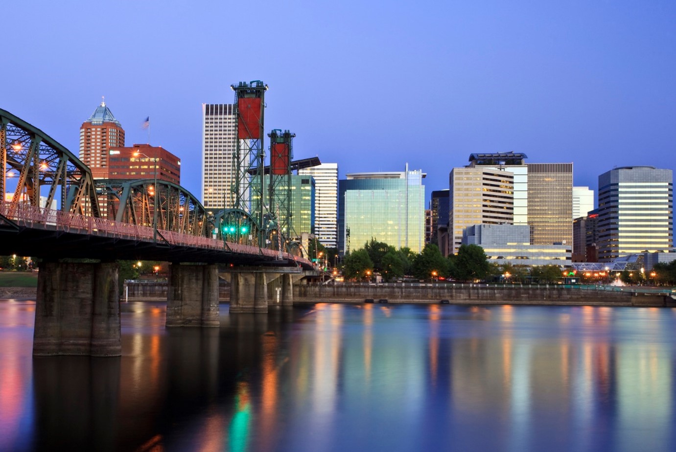 A picture of the Hawthorne Bridge toward downtown Portland, Oregon